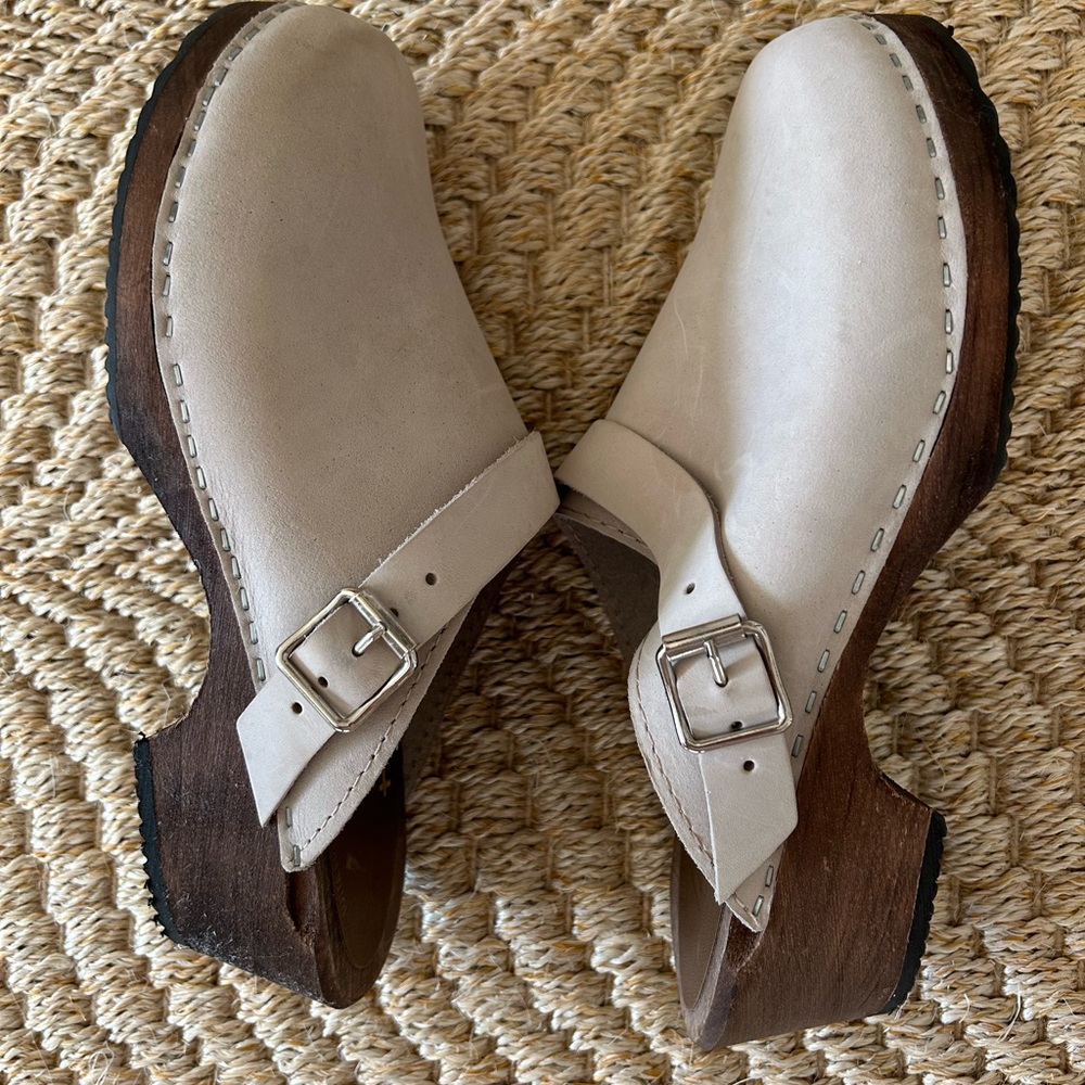 Perfect for Fall! Lotta Clogs - Classic Oatmeal Oiled Nubuck